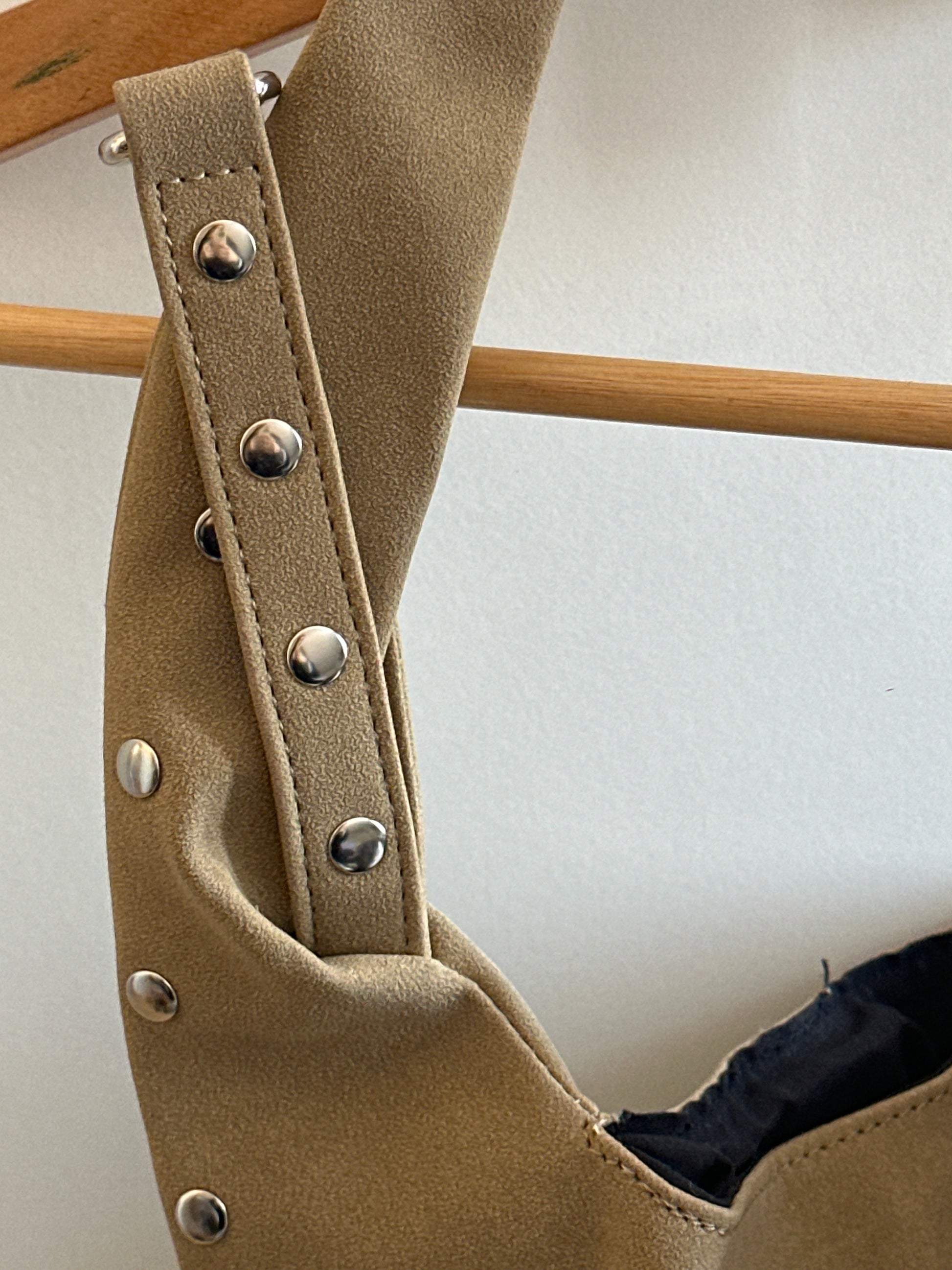 Bolso shein tachas beige