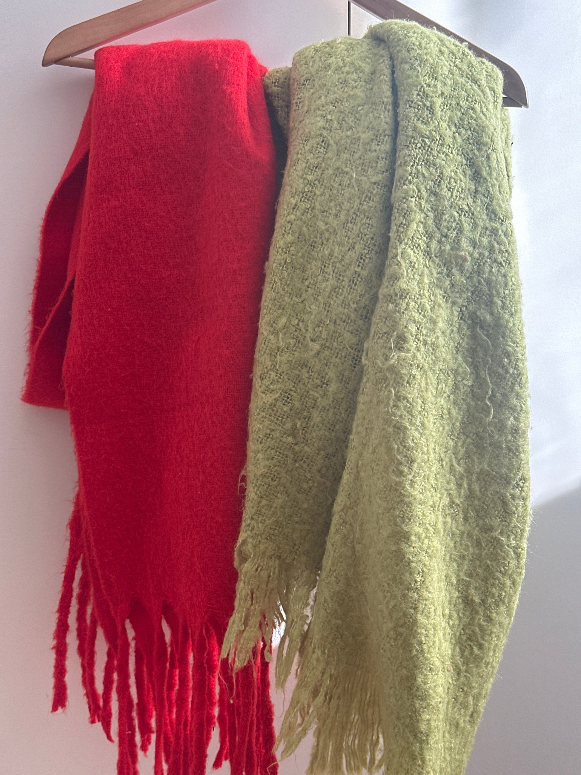 Bufanda roja y verde