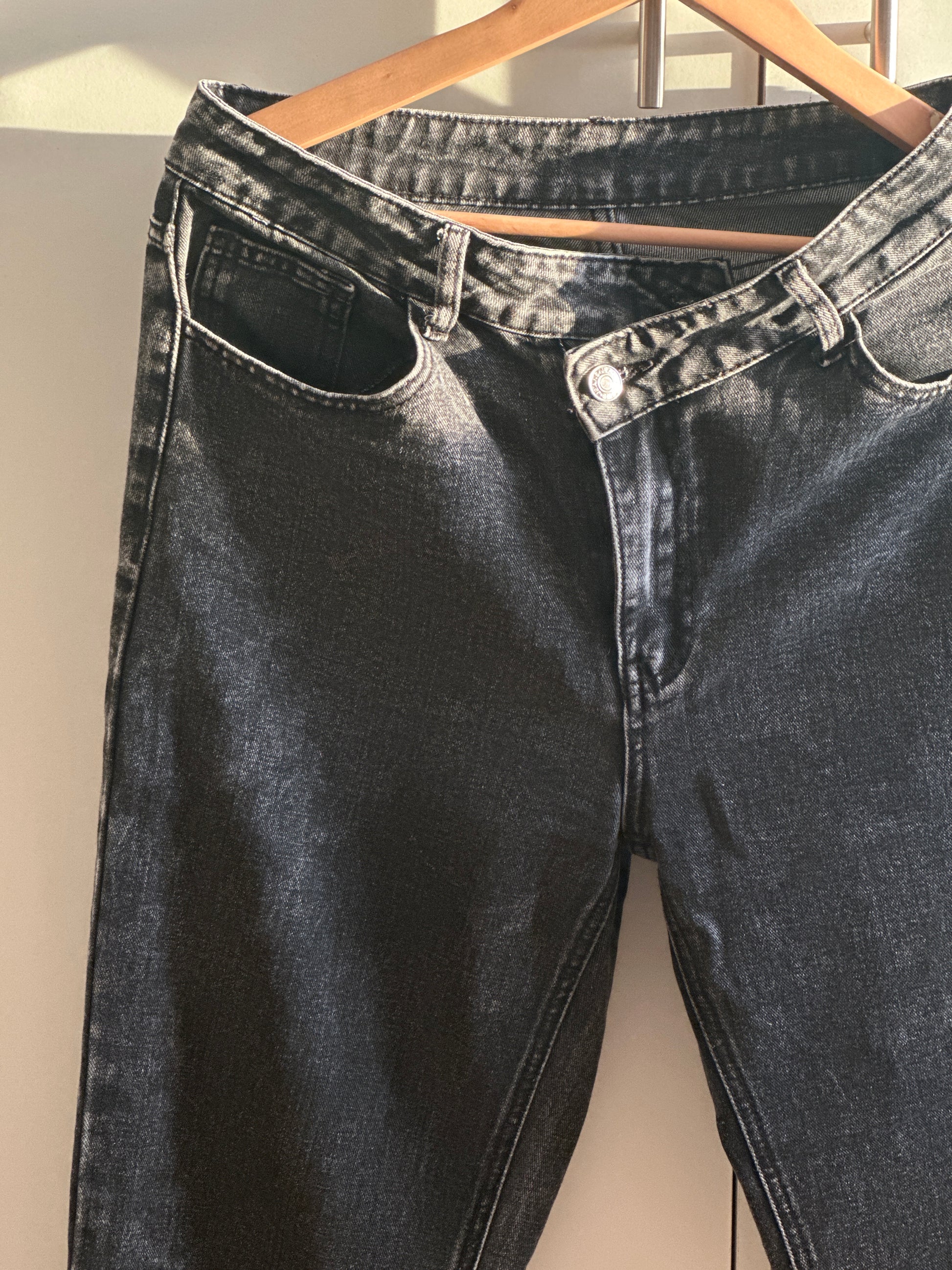 Pantalón denin negro