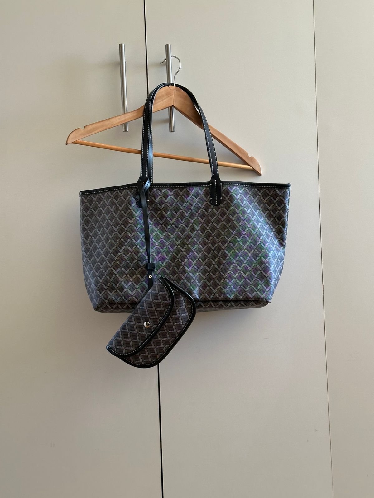 Tote verde con negro